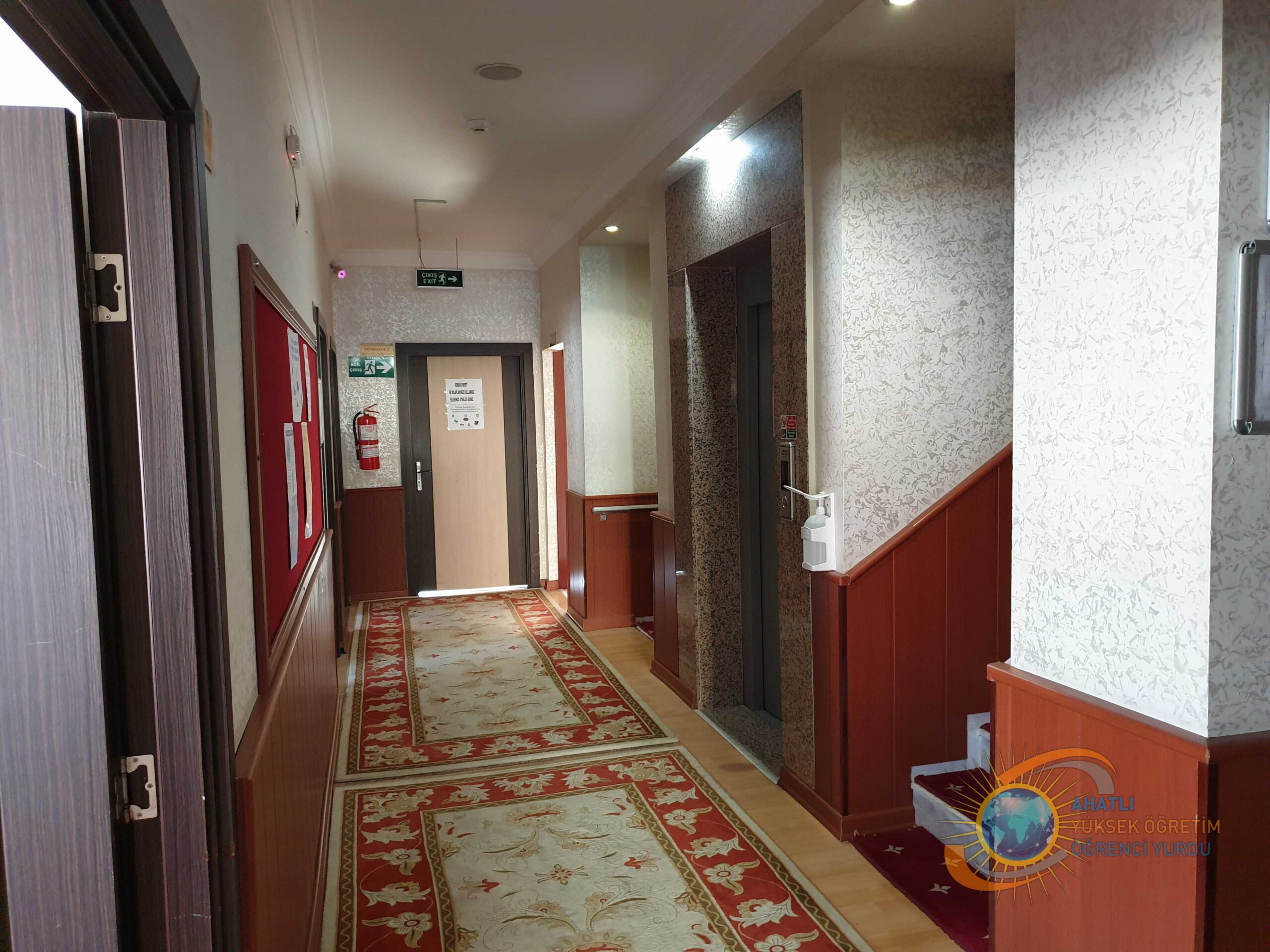 Koridor-ve-Asansör-Ahatlı-Yüksek-Öğrenim-Öğrenci-Yurdu