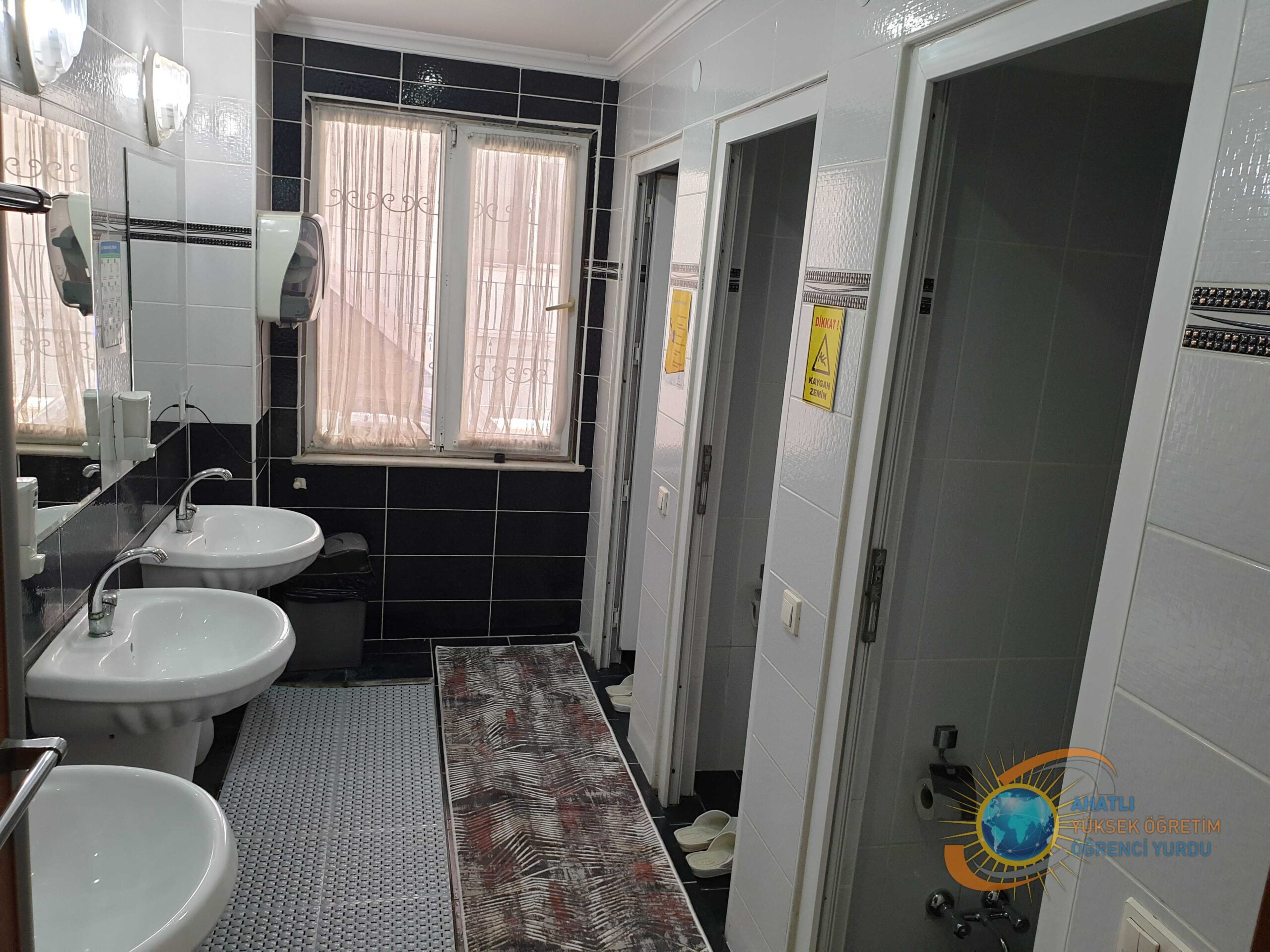 Tuvaletler-Ahatlı-Yüksek-Öğrenim-Öğrenci-Yurdu