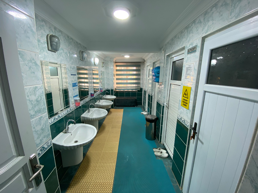 Antalya-yeşilyurt-üniversite-yurdu-lavabo-banyo-duş-alanları